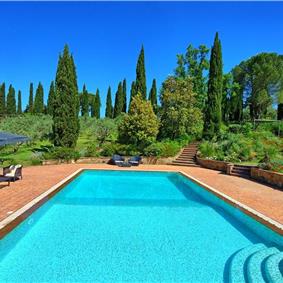 5 bedroom villa with pool and tennis court near San Gimignano, sleeps 10